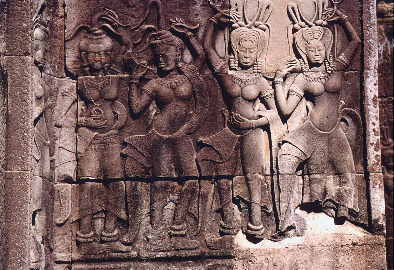 [100] - Angkor Wat, Detailansicht Tänzerinnen, Relief