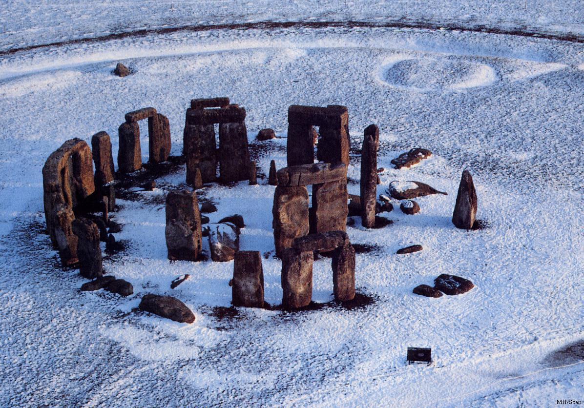 [51] - Stonehenge  im Schnee, Luftbild