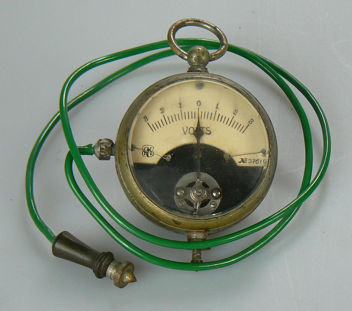 [EM-5035] - Taschen-Voltmeter